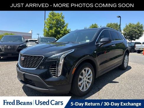 Used 2023 Cadillac XT4 Luxury w/ Cold Weather Package AWD/4WD image 3