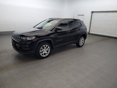 Used 2023 Jeep Compass Latitude AWD/4WD image 2