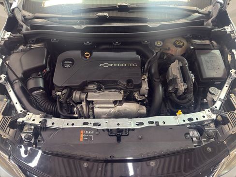 Used 2017 Chevrolet Cruze LT w/ RS Package image 29