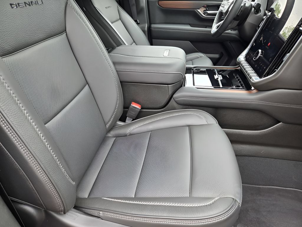 Used 2026 GMC Yukon Denali w/ Sun & Power Step Package AWD/4WD image 12