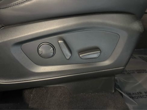 Used 2023 Ford Explorer XLT w/ Equipment Group 202A AWD/4WD image 43