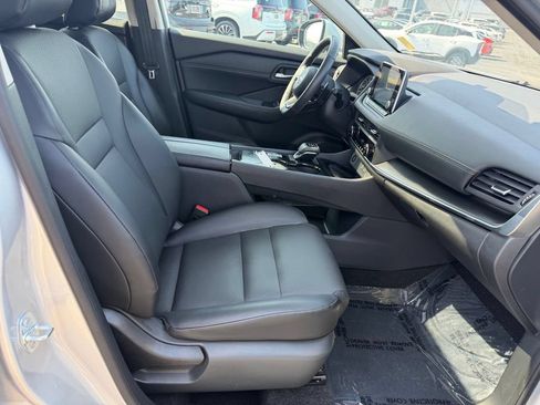 Used 2024 Nissan Rogue SV w/ SV Premium Package FWD image 32