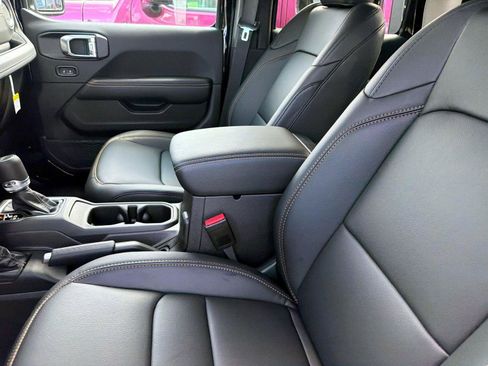 New 2026 Jeep Gladiator Sport AWD/4WD image 8