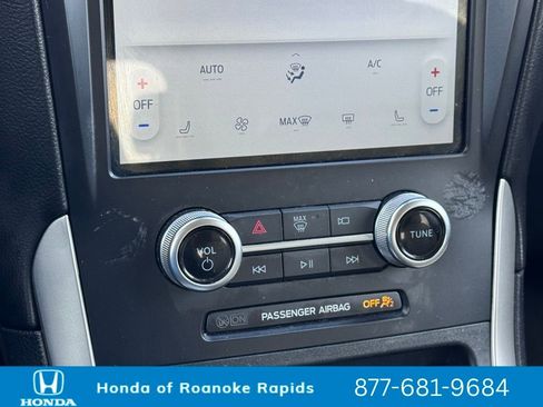 Used 2024 Ford Edge SEL image 16