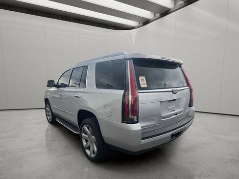 Used 2019 Cadillac Escalade Luxury AWD/4WD image 6
