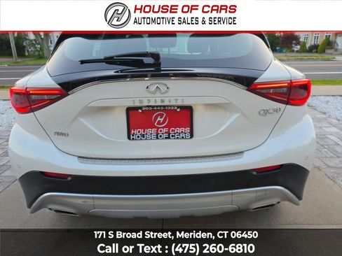 Used 2017 INFINITI QX30 Premium w/ Navigation Package AWD/4WD image 14