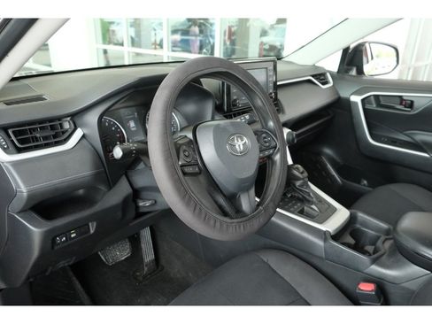 Used 2021 Toyota RAV4 LE AWD/4WD image 13