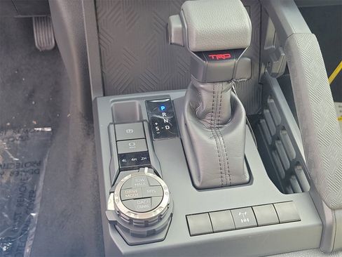 Used 2025 Toyota Tacoma TRD Off-Road image 30