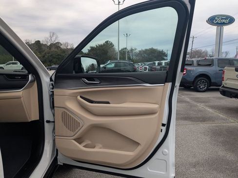 New 2026 Jeep Grand Cherokee Limited w/ Limited Altitude Package RWD image 34