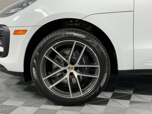 Certified 2026 Porsche Macan AWD/4WD image 13