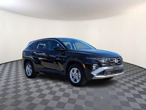 Used 2025 Hyundai Tucson SE AWD/4WD image 4
