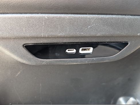 Used 2024 Chrysler Pacifica Limited FWD image 14