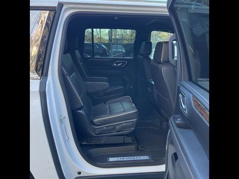 Used 2023 Chevrolet Suburban Premier image 24