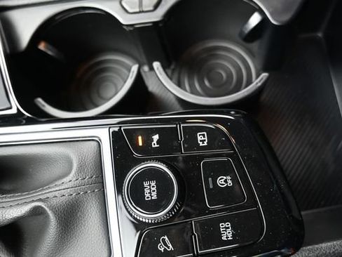 Used 2025 Kia Sportage EX FWD image 17