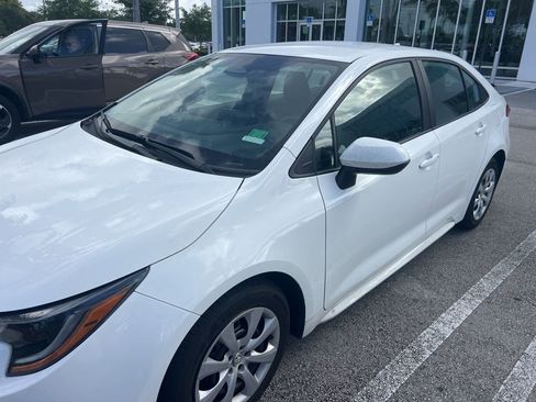 Used 2024 Toyota Corolla LE image 3