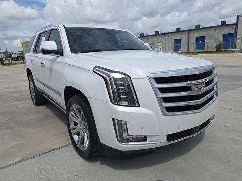 Used 2017 Cadillac Escalade Premium Luxury image 6