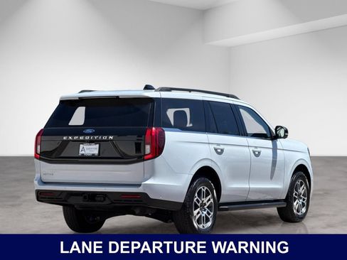 Used 2025 Ford Expedition Active AWD/4WD image 7