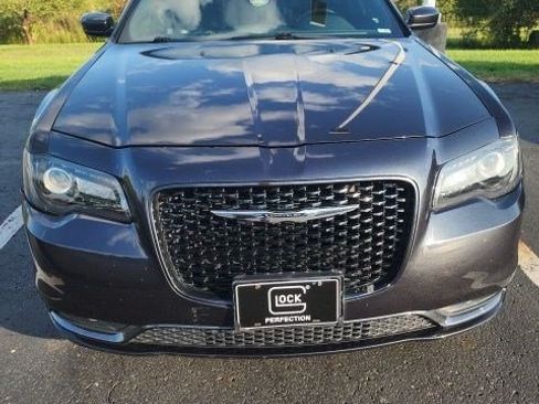 Used 2015 Chrysler 300 S RWD image 2