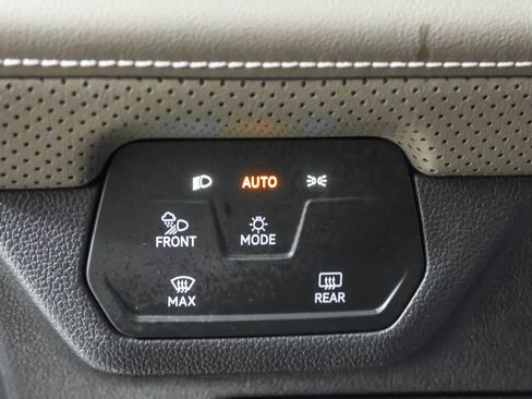 Used 2025 Volkswagen Atlas SEL AWD/4WD image 26