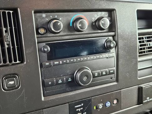 Used 2021 Chevrolet Express 3500 LS RWD image 10