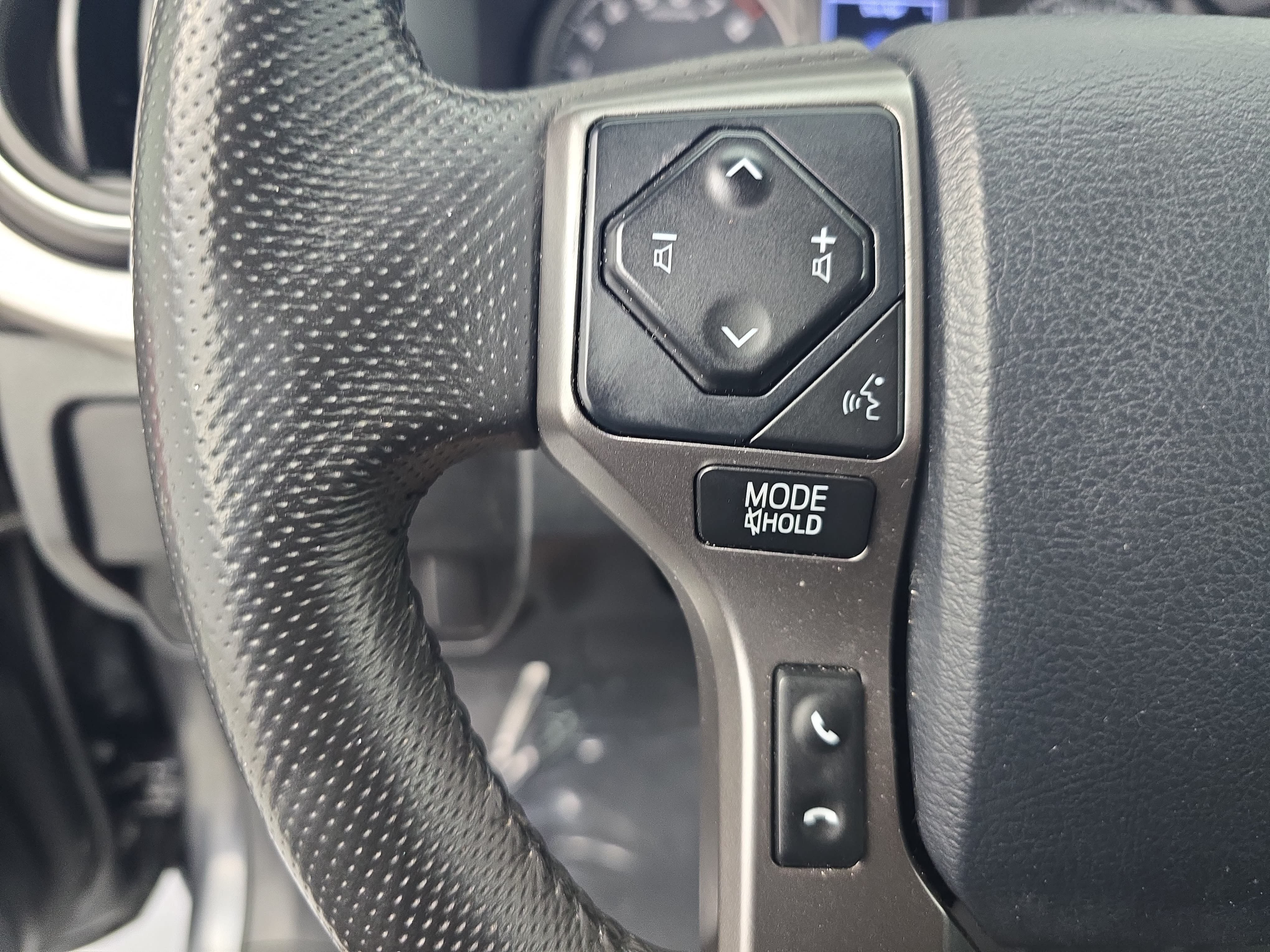 Used 2020 Toyota Tacoma SR5 RWD image 16