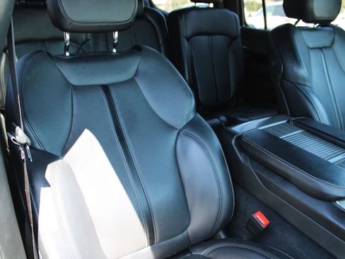 Used 2024 Jeep Wagoneer Series II w/ Flexible Seating Group AWD/4WD image 15