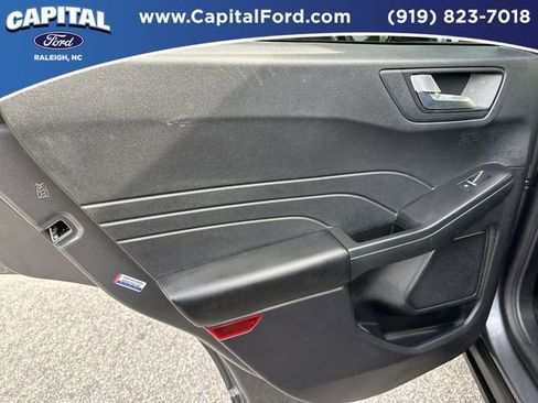 Used 2022 Ford Escape SEL FWD image 17