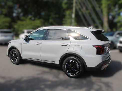 Certified 2024 Kia Sorento S w/ Panoramic Sunroof Package FWD image 6