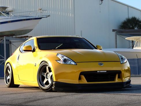 Used 2009 Nissan 370Z Touring w/ Sport Pkg image 2