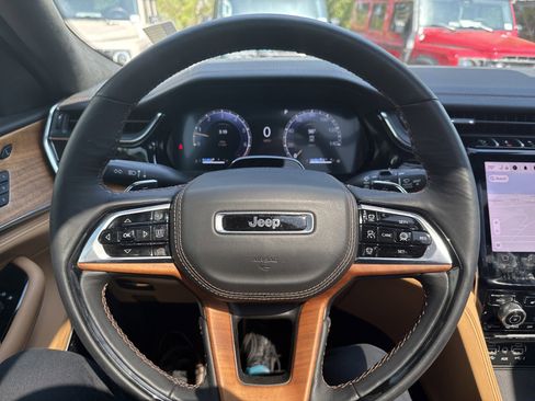 Used 2025 Jeep Grand Cherokee L Summit image 19