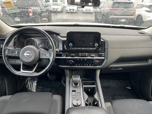 Used 2022 Nissan Pathfinder SV image 9