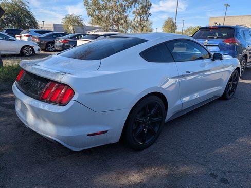 Used 2016 Ford Mustang Coupe image 3