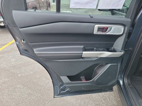 Used 2023 Ford Explorer Limited w/ Limited Technology Package image 11