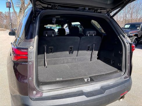 Used 2023 Chevrolet Traverse LT w/ Rear Camera Mirror Package image 34