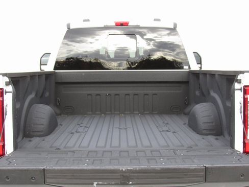 Used 2024 Ford F450 Platinum w/ FX4 Off-Road Package image 8