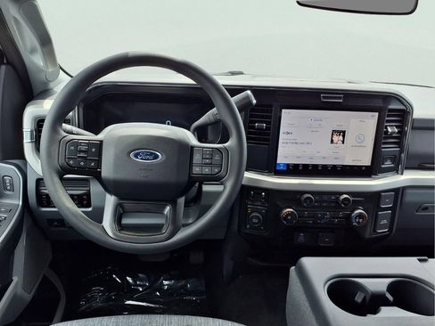 New 2026 Ford F250 XLT w/ XLT Premium Package AWD/4WD image 4