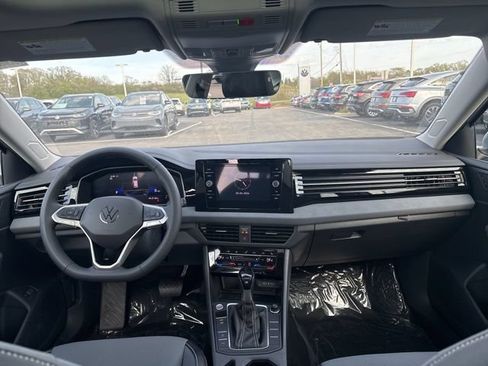 New 2026 Volkswagen Jetta SE FWD image 2