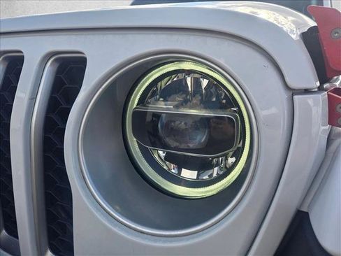Used 2020 Jeep Gladiator Overland AWD/4WD image 9