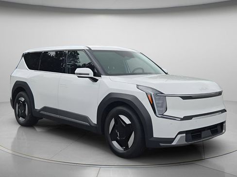 Used 2024 Kia EV9 Light Long Range RWD image 8