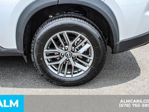 Used 2024 Nissan Rogue S FWD image 15