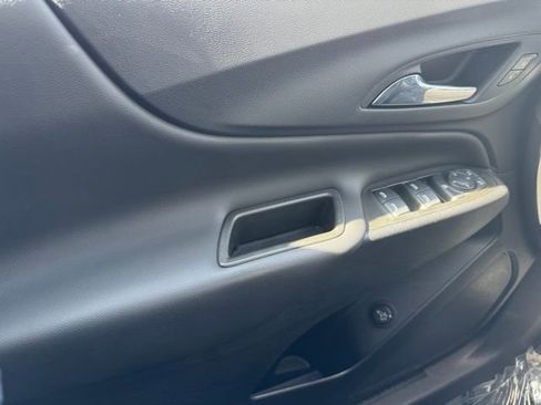 Used 2023 Chevrolet Equinox LT image 28