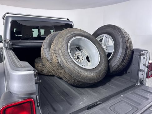 Used 2020 Jeep Gladiator Sport w/ Quick Order Package 24S AWD/4WD image 9