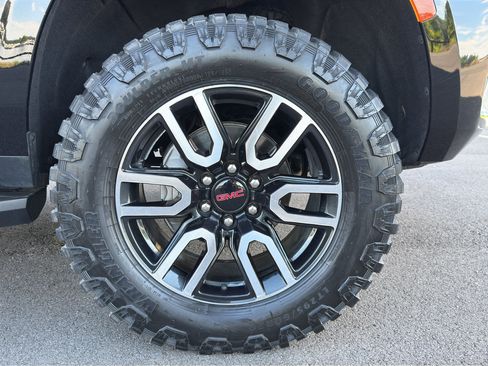 Used 2024 GMC Yukon AT4 w/ Technology Package AWD/4WD image 26