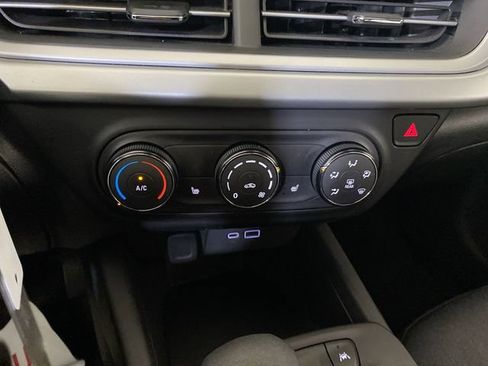 Used 2024 Chevrolet Trax LS w/ LS Convenience Package FWD image 42