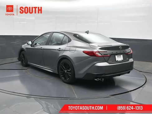 Used 2025 Toyota Camry SE FWD image 8