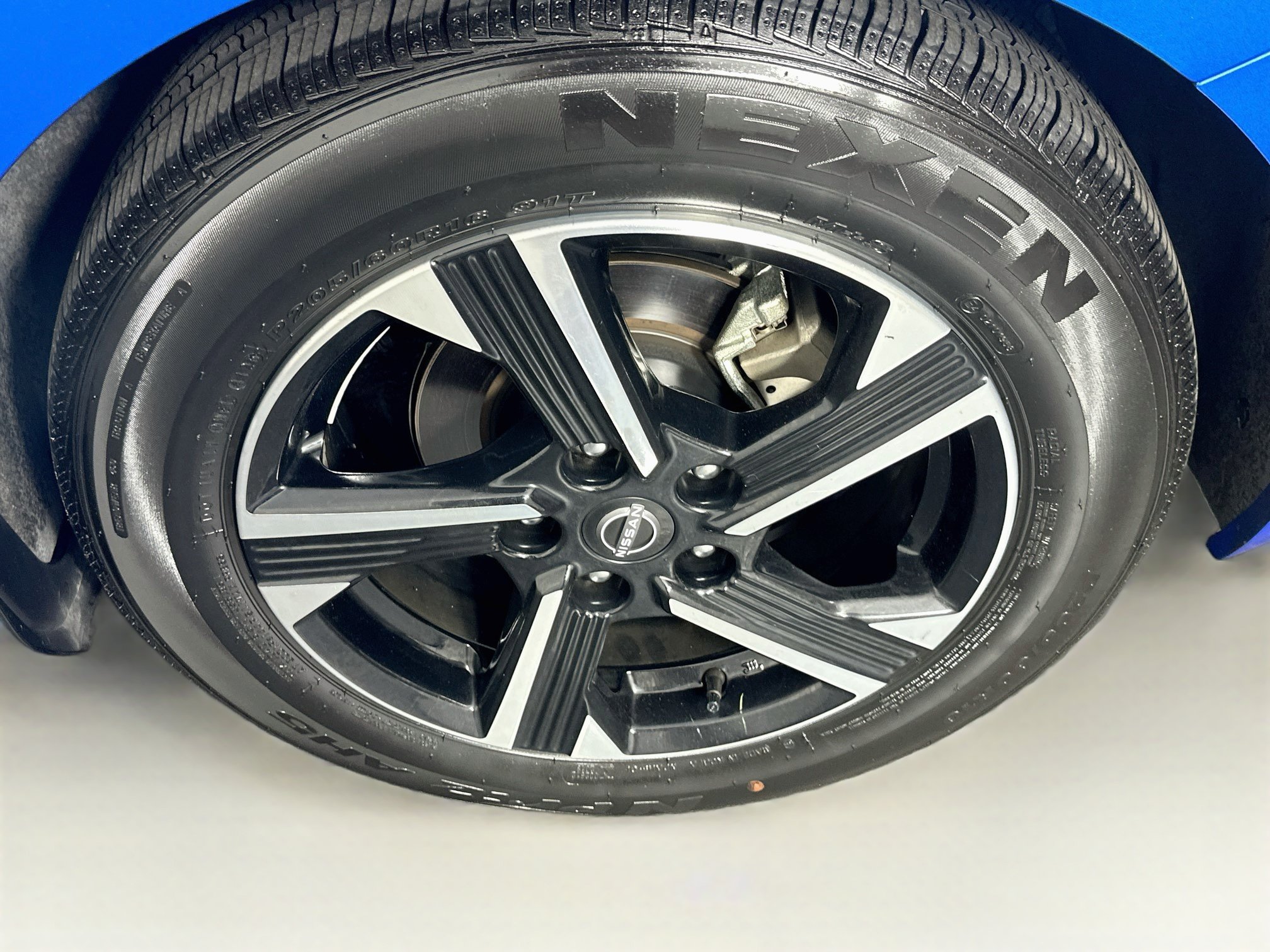 Used 2025 Nissan Sentra SV FWD image 11