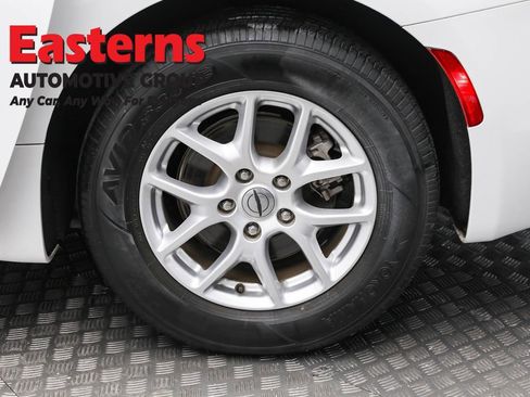 Used 2023 Chrysler Voyager LX FWD image 8