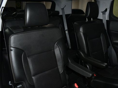 Used 2019 GMC Acadia SLT FWD image 18