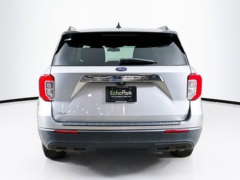 Used 2021 Ford Explorer XLT image 7