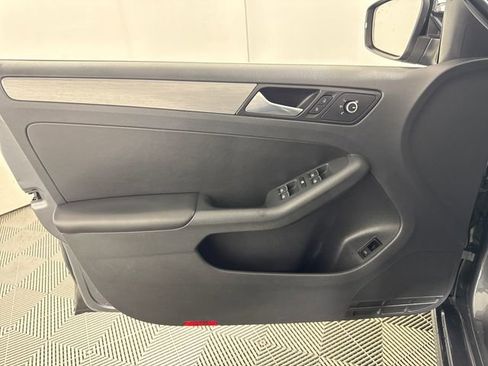 Used 2014 Volkswagen Jetta SEL FWD image 26
